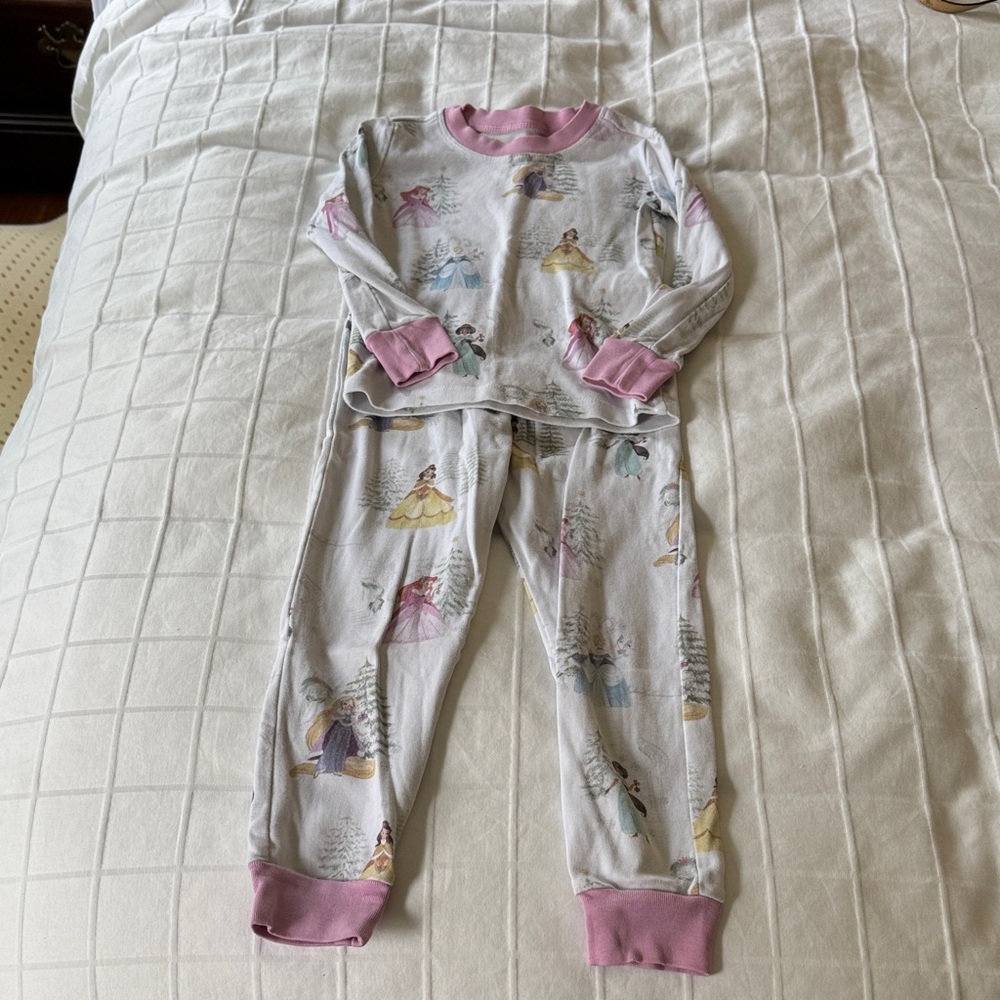 Girls' Disney Princess Winter Scene Pajama Set with Pink Trim